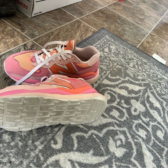 Limited Valentines Day edition New Balance - Picture 5 of 5